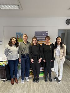 von links nach rechts: Asiye Balıkçı-Schmidt, Natalia Bugaj-Wolfram, Stefanie Ceesay, Dr. Bärbel Sánchez-Coroneaux, Lina Siri