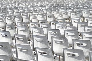 Fortbildung München Weiße Stühle